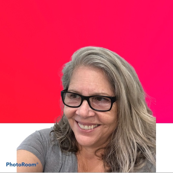 Meet your Posher, Liv - Picture 1 of 2